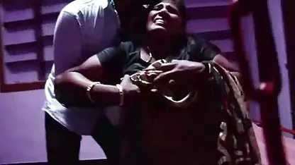 Rambut coklat orang Asia gadis yang video bokep xxx indonesia bekerja di