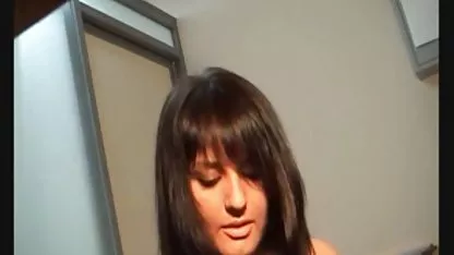 Gadis cantik ini melakukan sebuah penghormatan bagi video porn indonesia terbaru saya