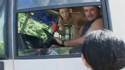 Ini gadis xxx pelajar indo Brasil hard fucked oleh dua orang
